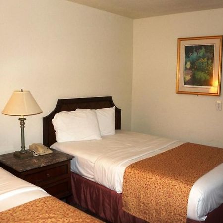 Waterford Inn מראה חיצוני תמונה