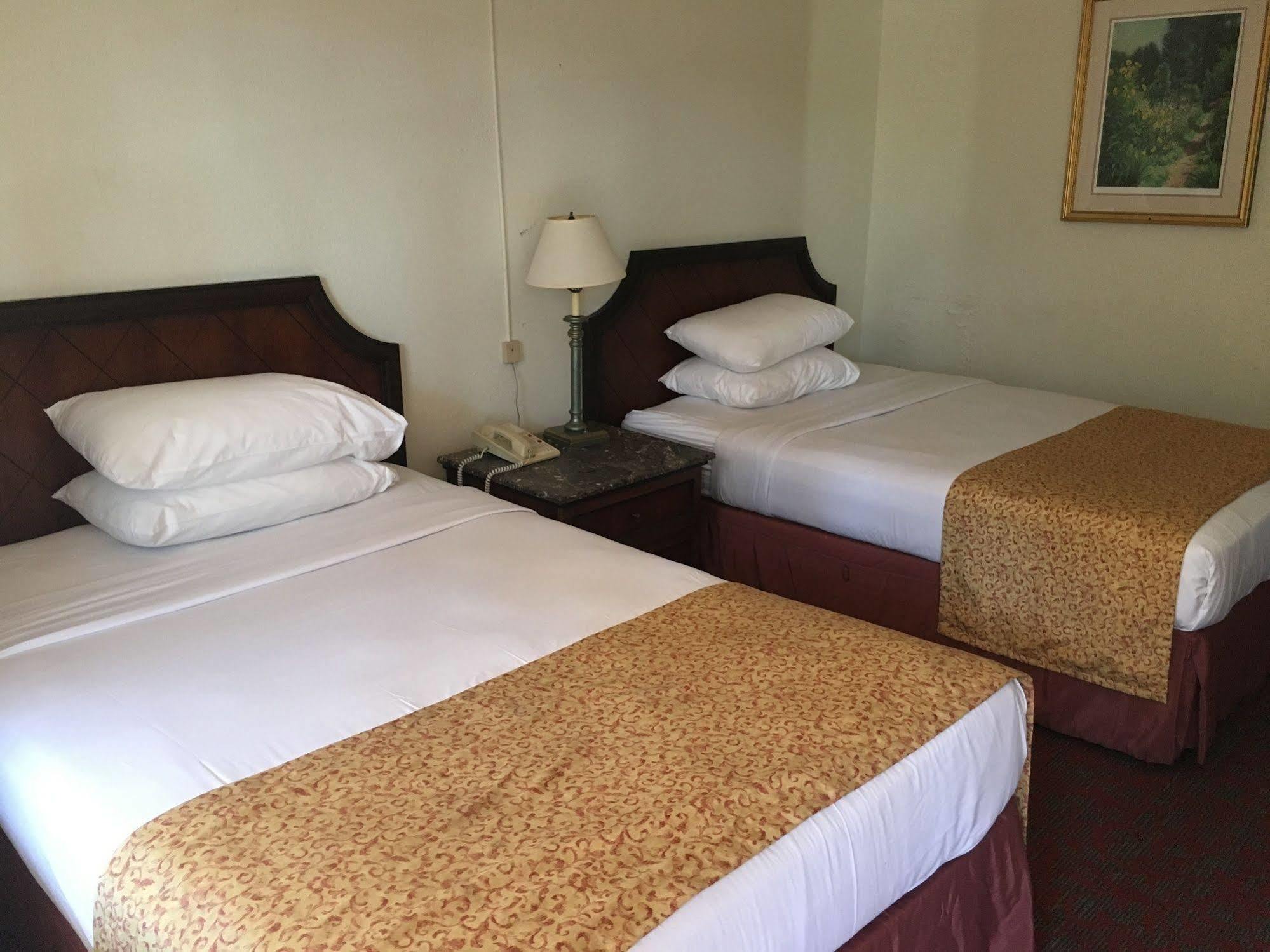 Waterford Inn מראה חיצוני תמונה